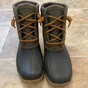 *sold* Sperry Women’s Saltwater Duck Boot size 6.5